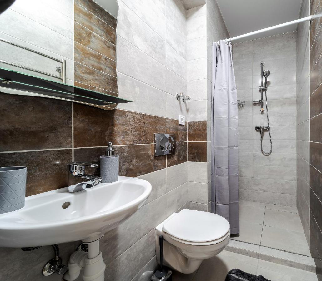 Golden Violin ! Apartments Lviv T Ngoại thất bức ảnh
